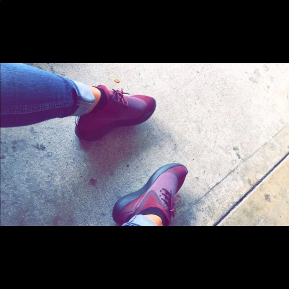 Nike Shoes - Women's Nike lunar charge burgundy & black